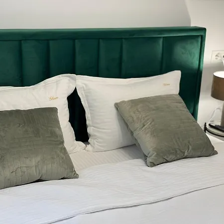 Highstay By Glam - Parking Option Braşov